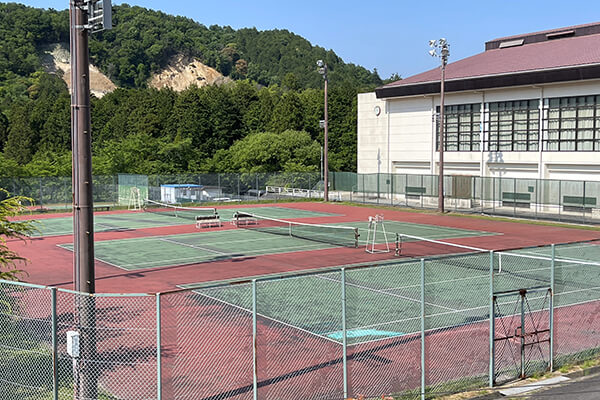 雨山テニスコートの画像