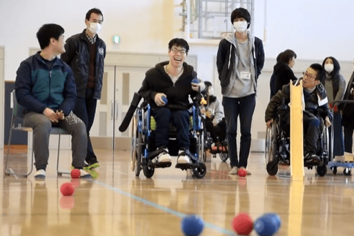 地上のカーリングのようなパラスポーツ「ボッチャ」のサムネイル画像