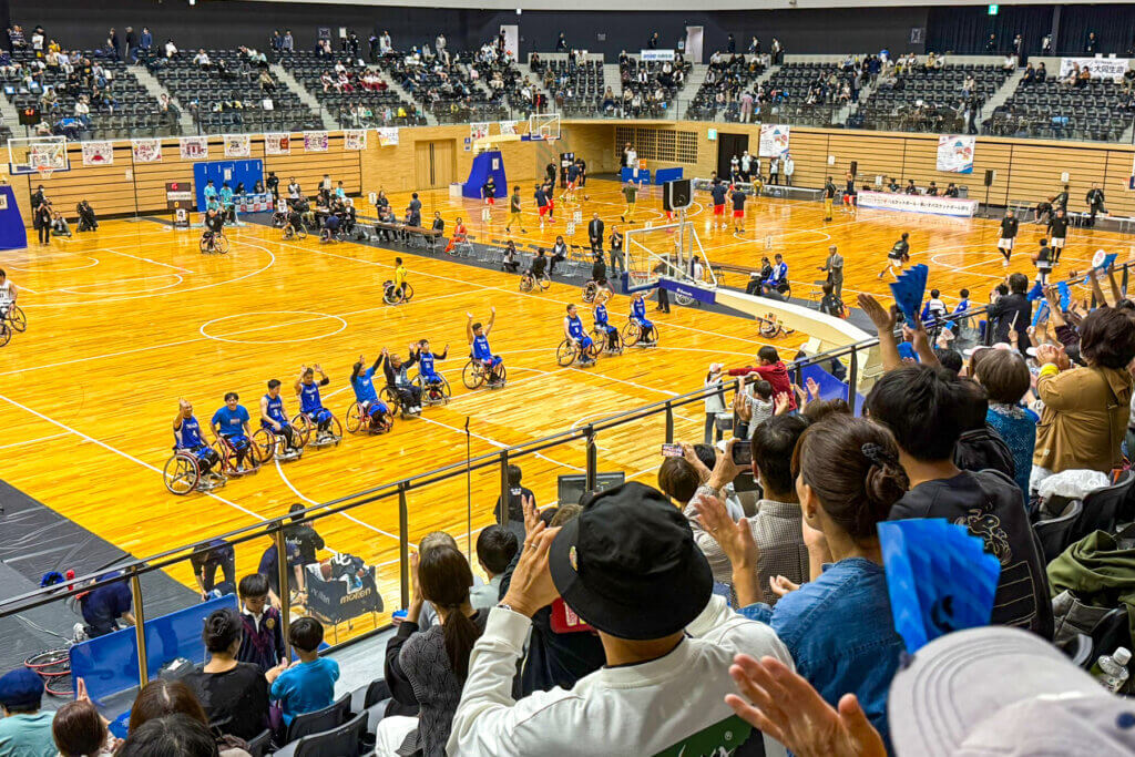 車いすバスケットボール観客