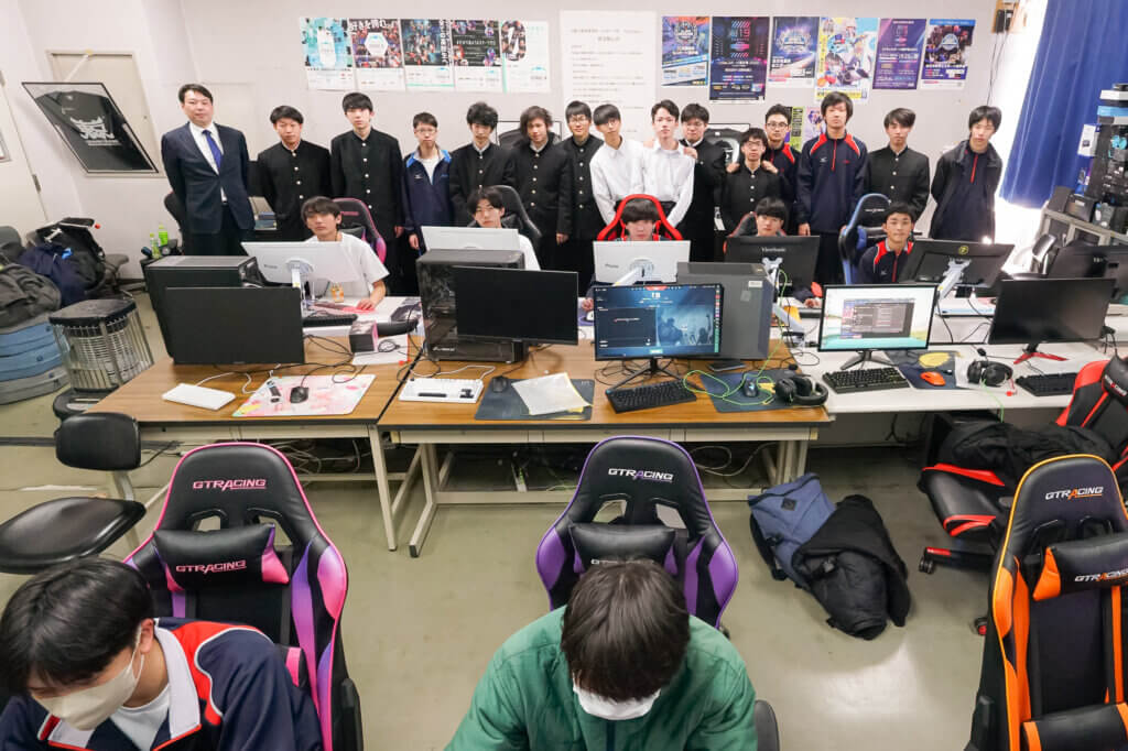 八幡工業eスポーツ部集合写真